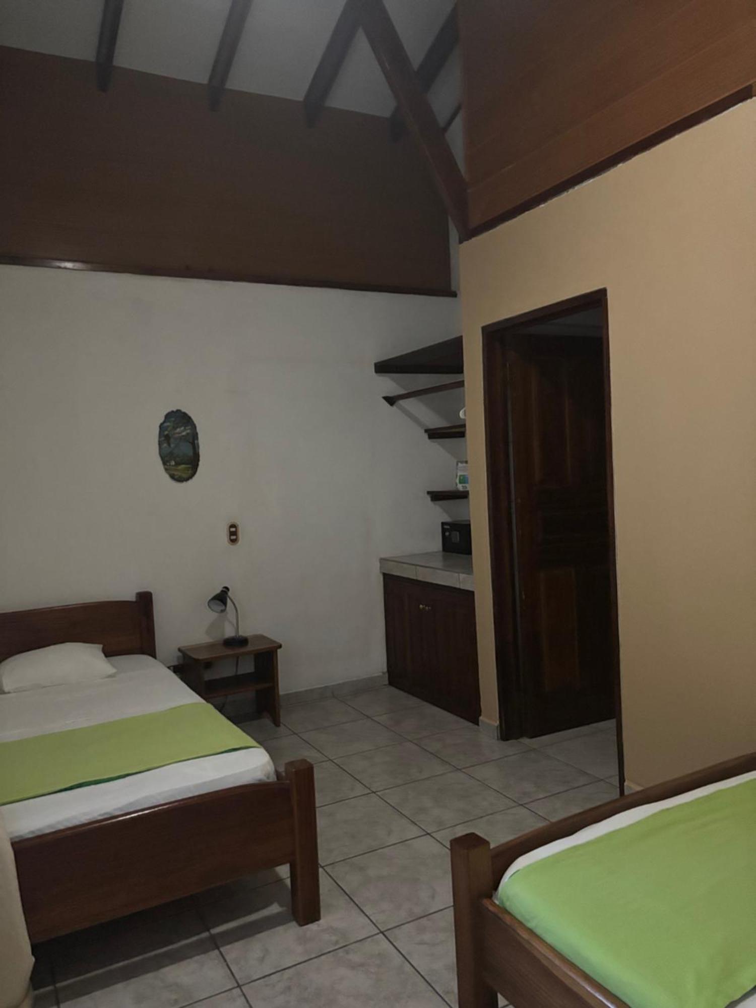 Hotel Suizo Loco Lodge & Resort Cahuita Luaran gambar